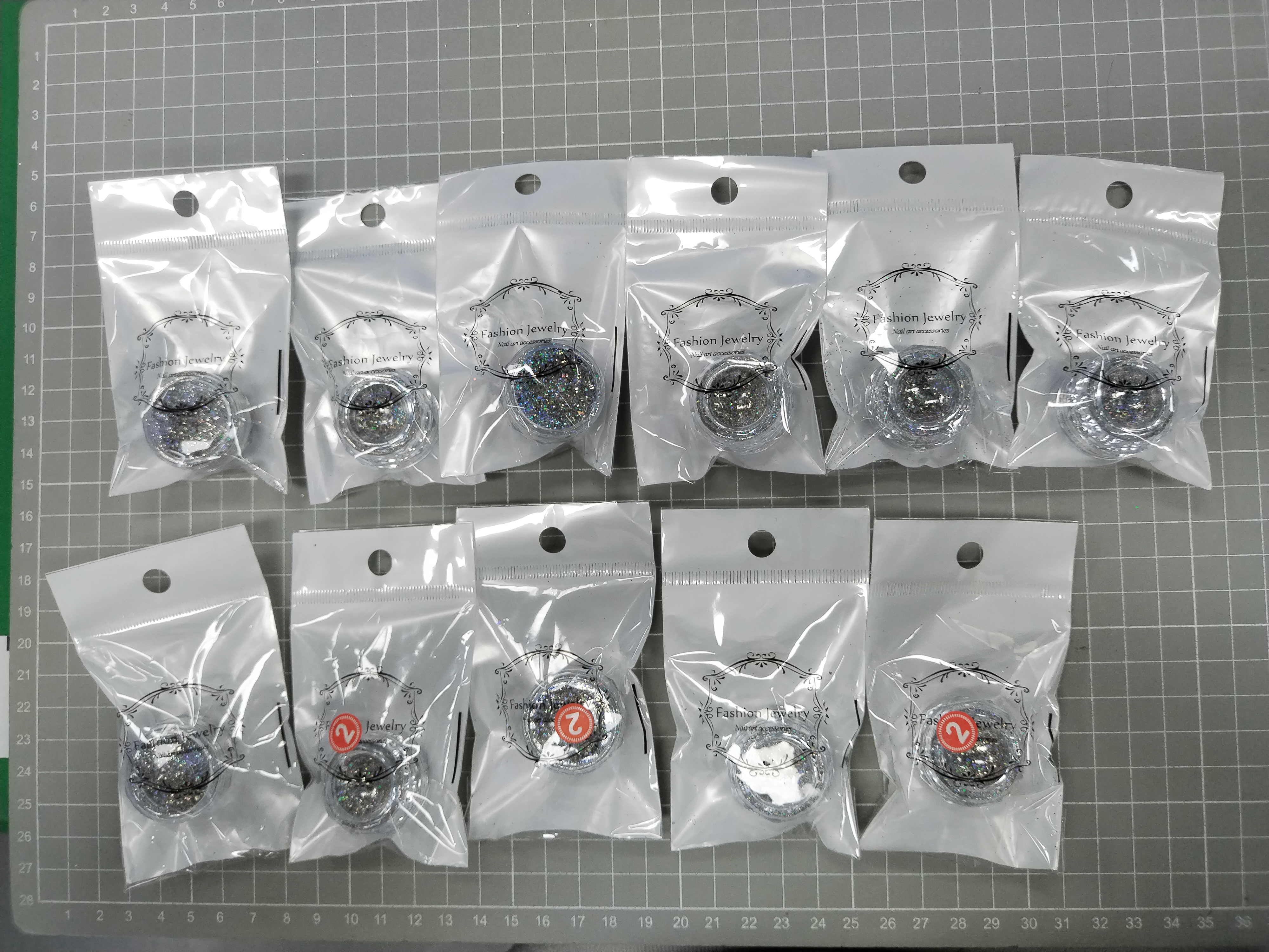 QC Photo - Women's DIY nail art glitter and sparkling decorations