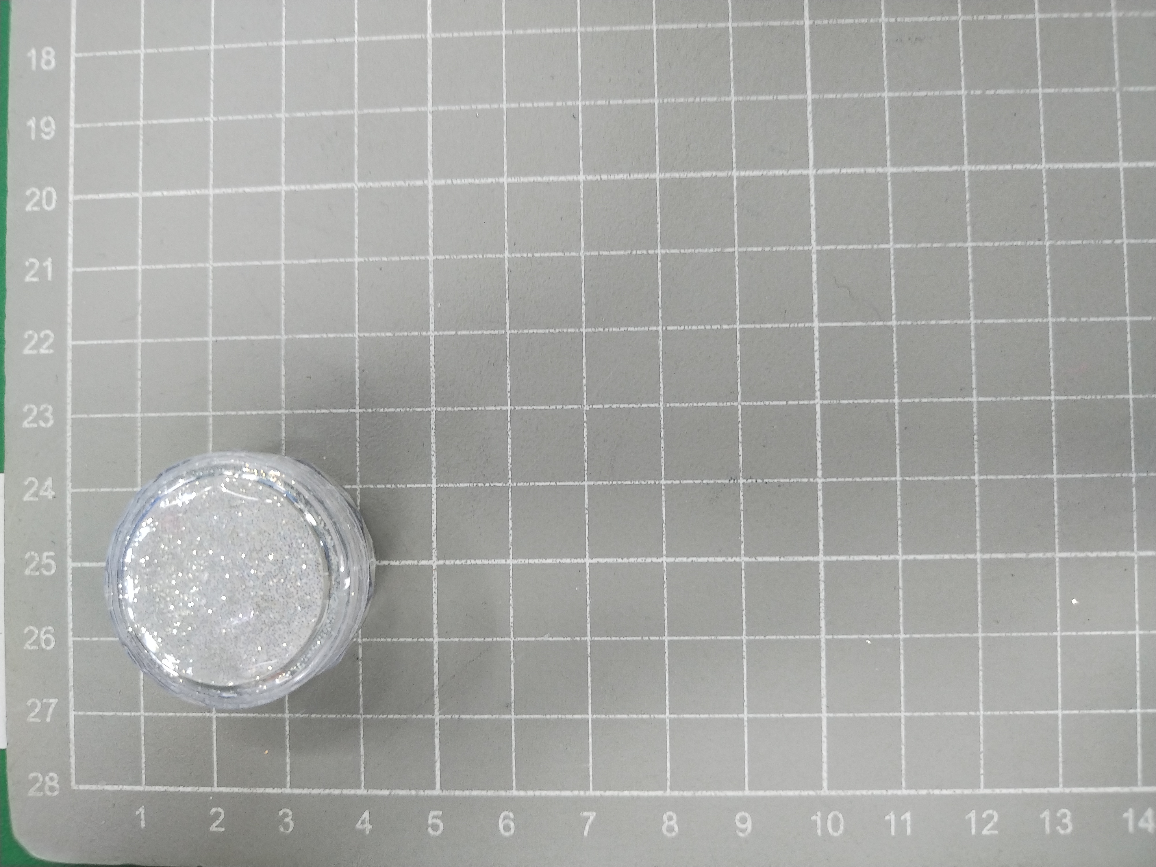 QC Photo - Women's DIY nail art glitter and sparkling decorations