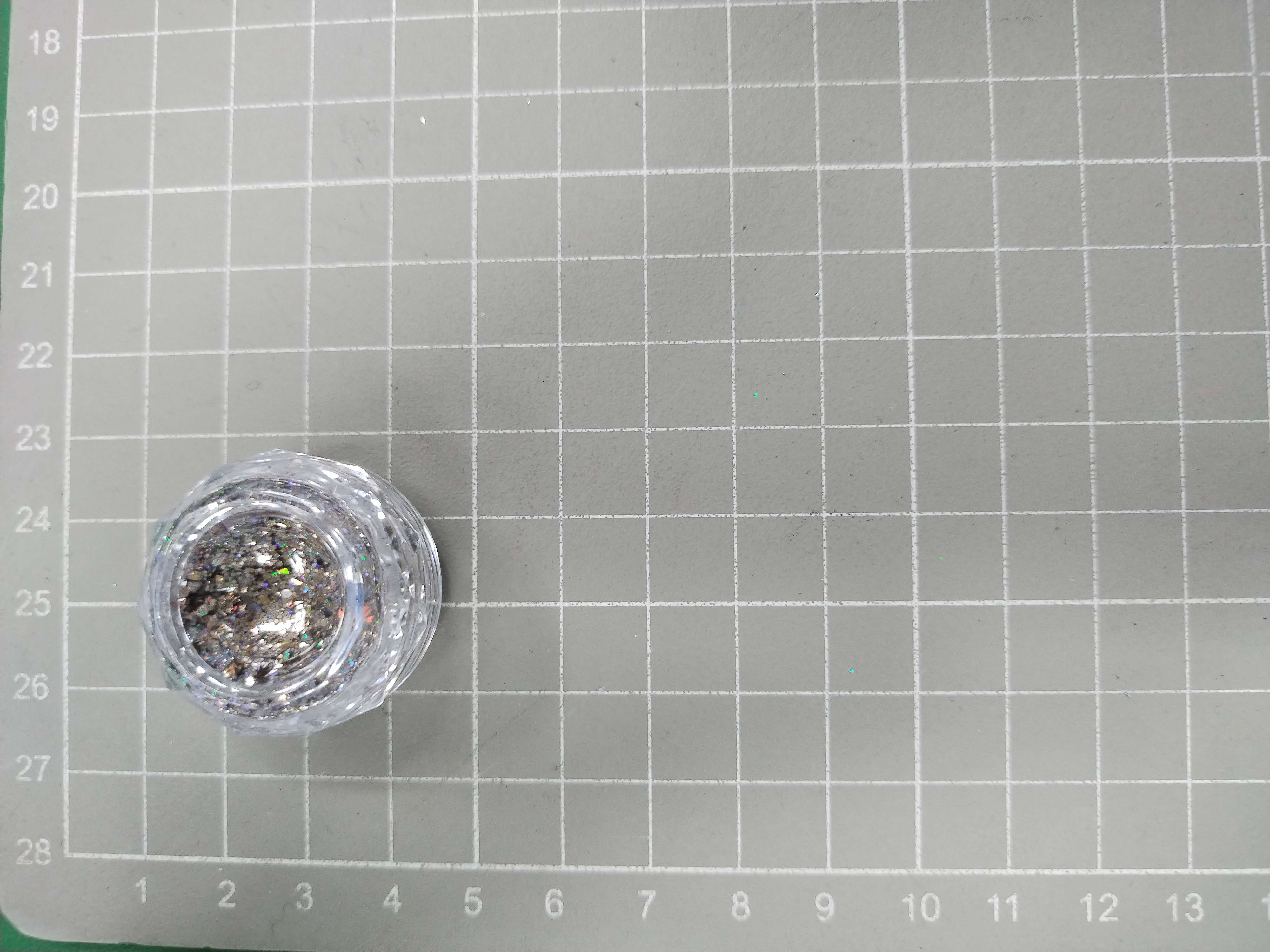 QC Photo - Women's DIY nail art glitter and sparkling decorations