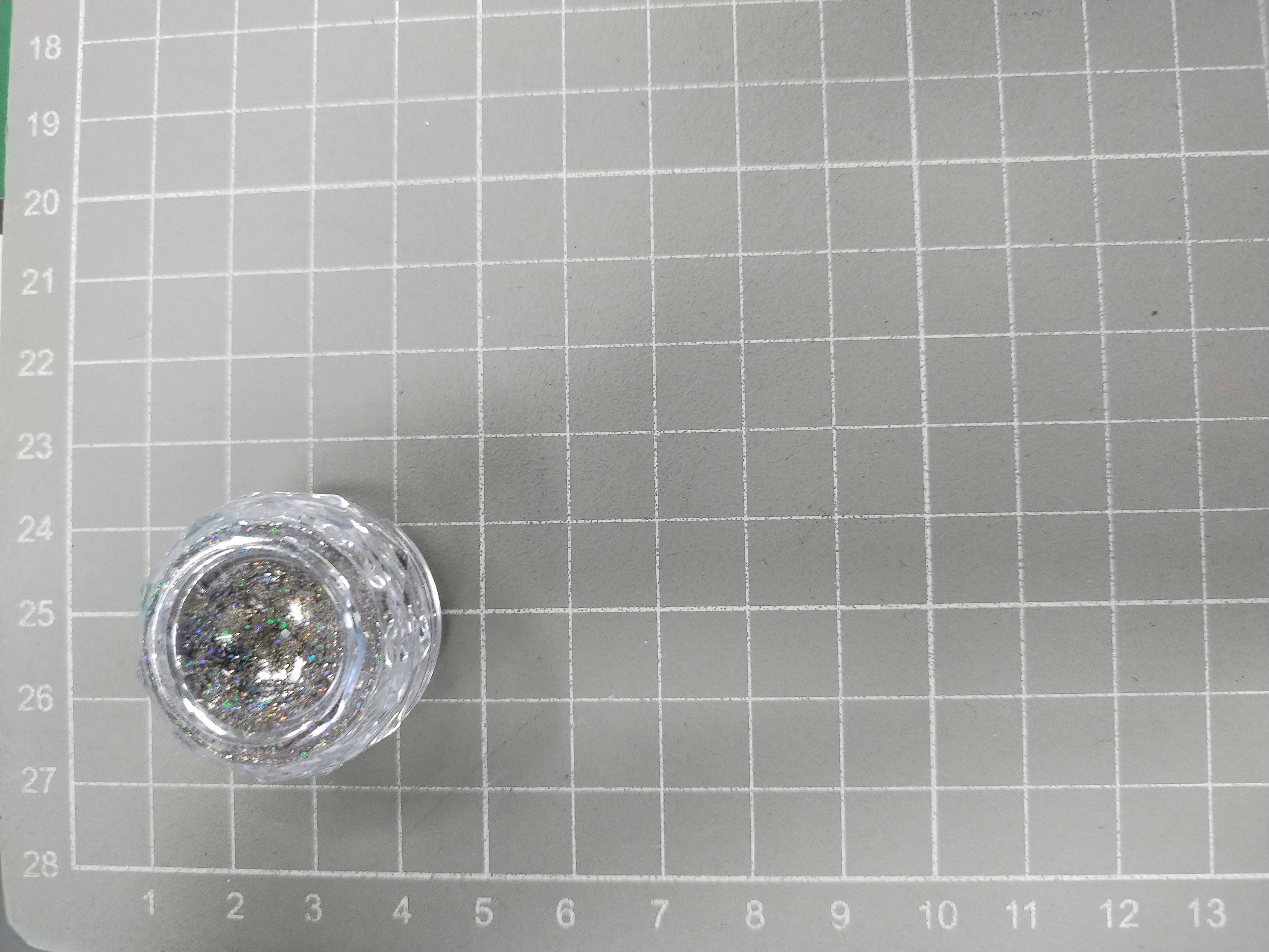 QC Photo - Women's DIY nail art glitter and sparkling decorations