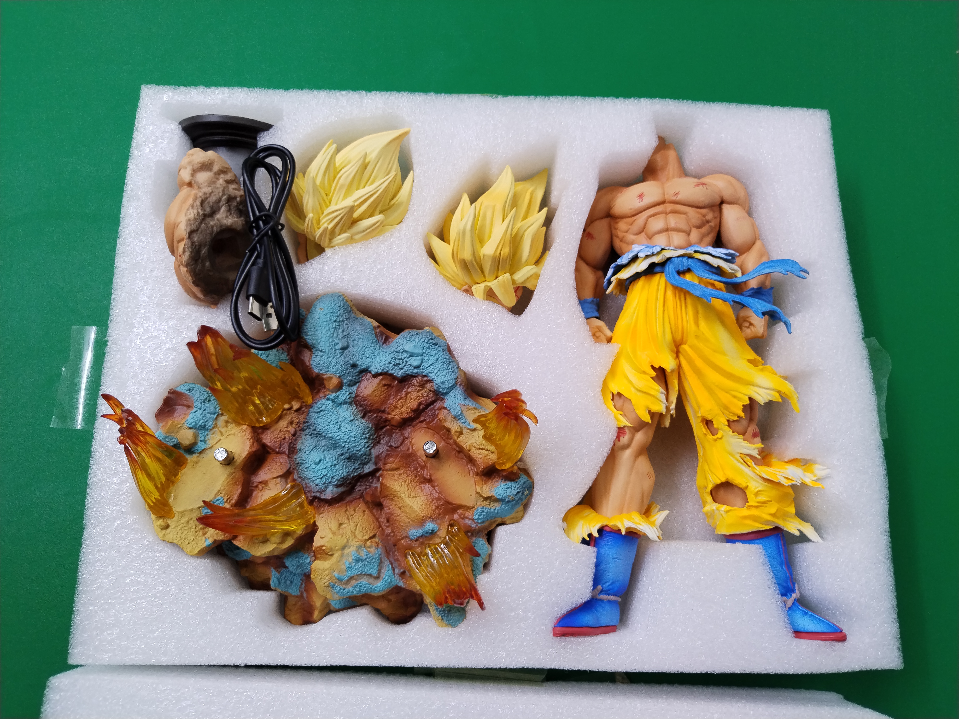 QC Photo - Dragon Ball Z Goku Battle-Scarred Figures