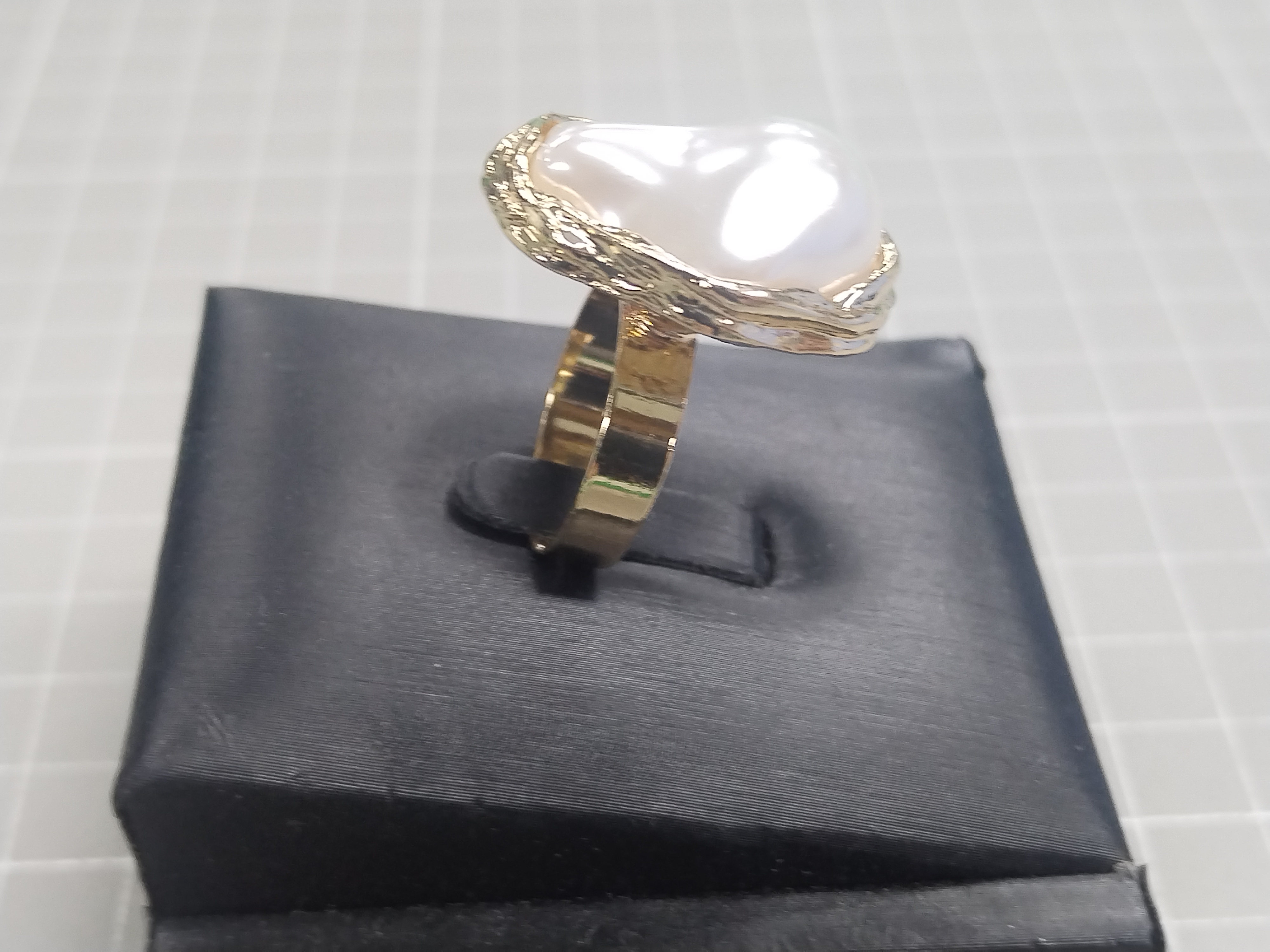 QC Photo - 42 options Irregular Pearl Metal Ring Set