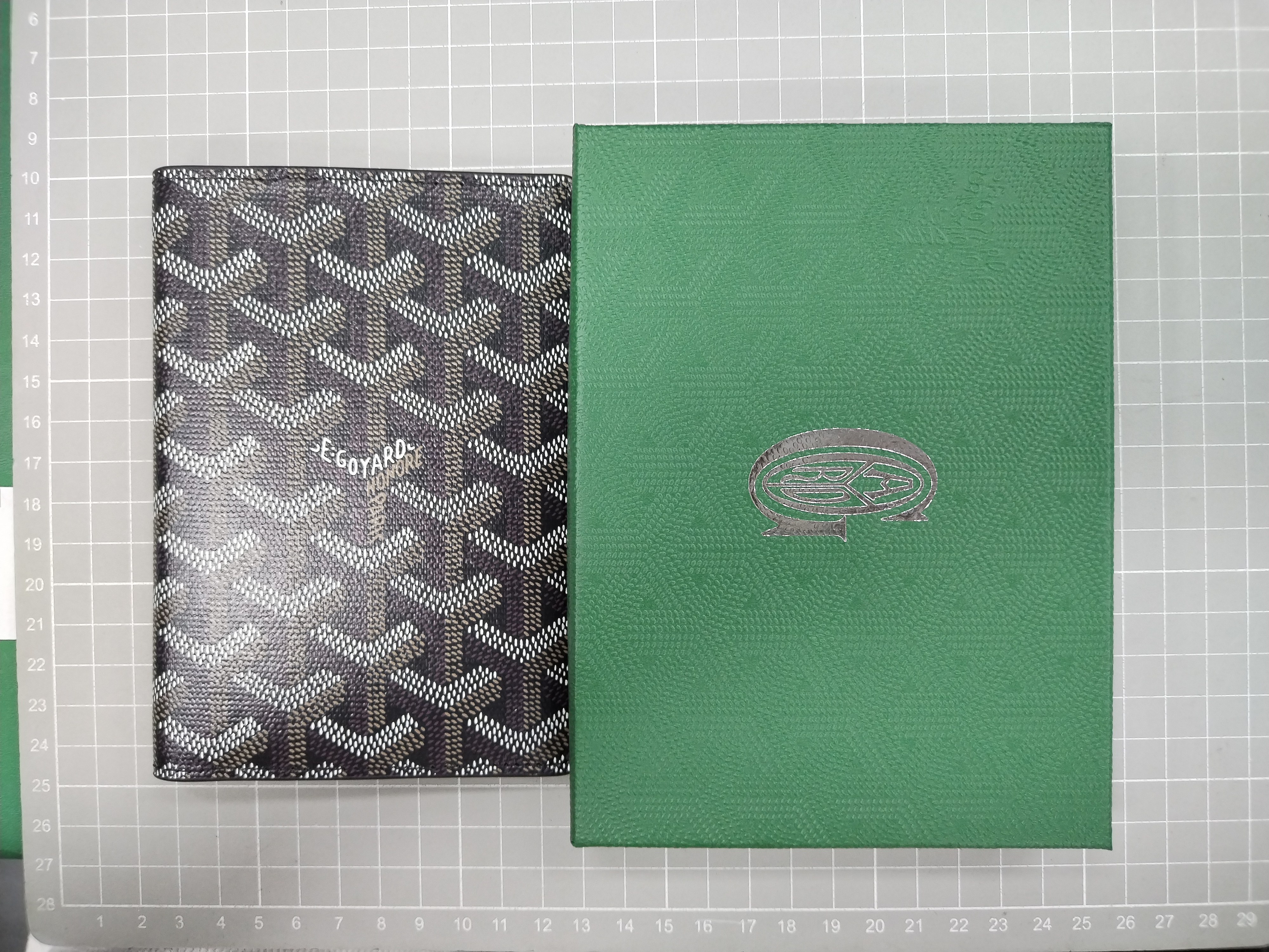 QC Photo - Goyard Passport Holder