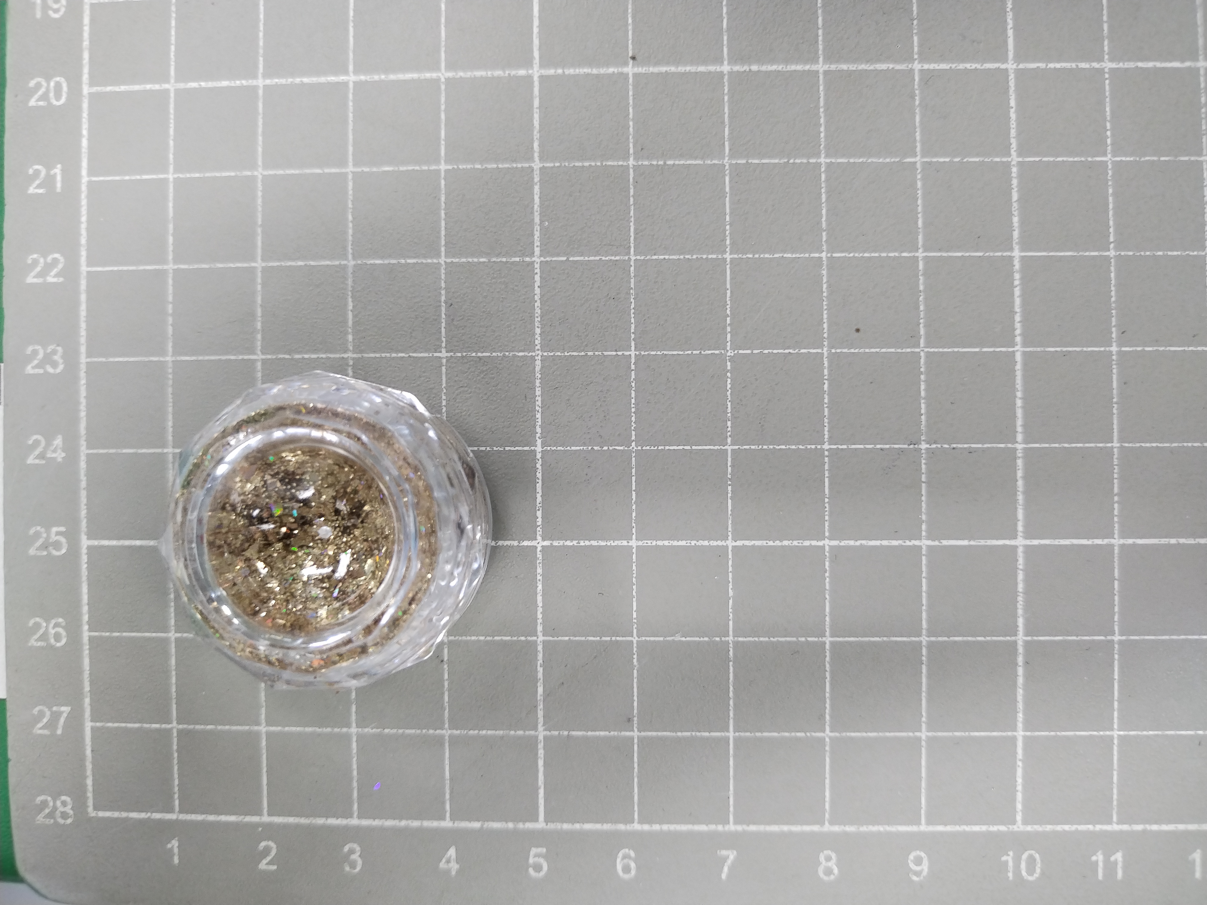 QC Photo - Women's DIY nail art glitter and sparkling decorations