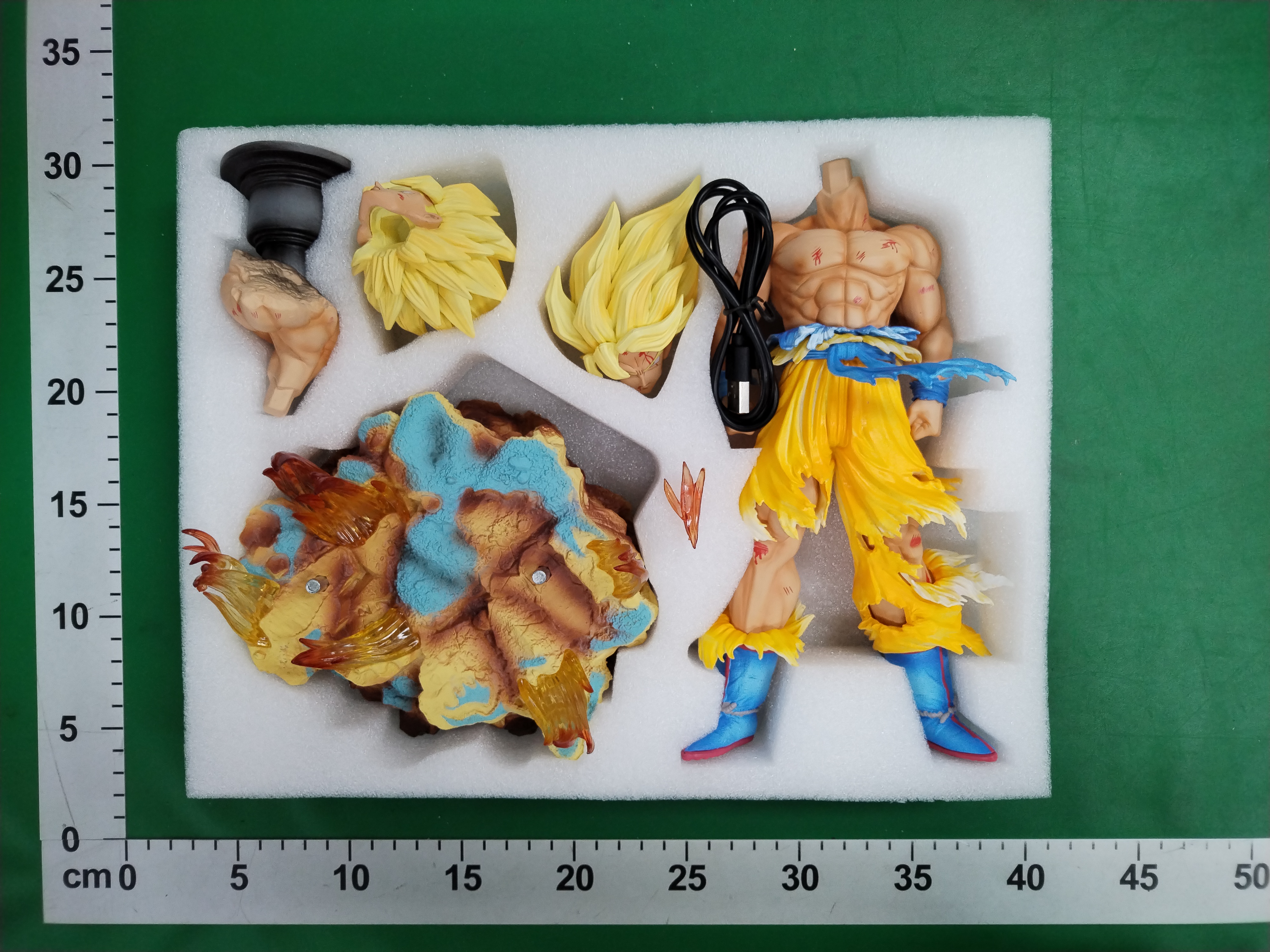 QC Photo - Dragon Ball Z Goku Battle-Scarred Figures