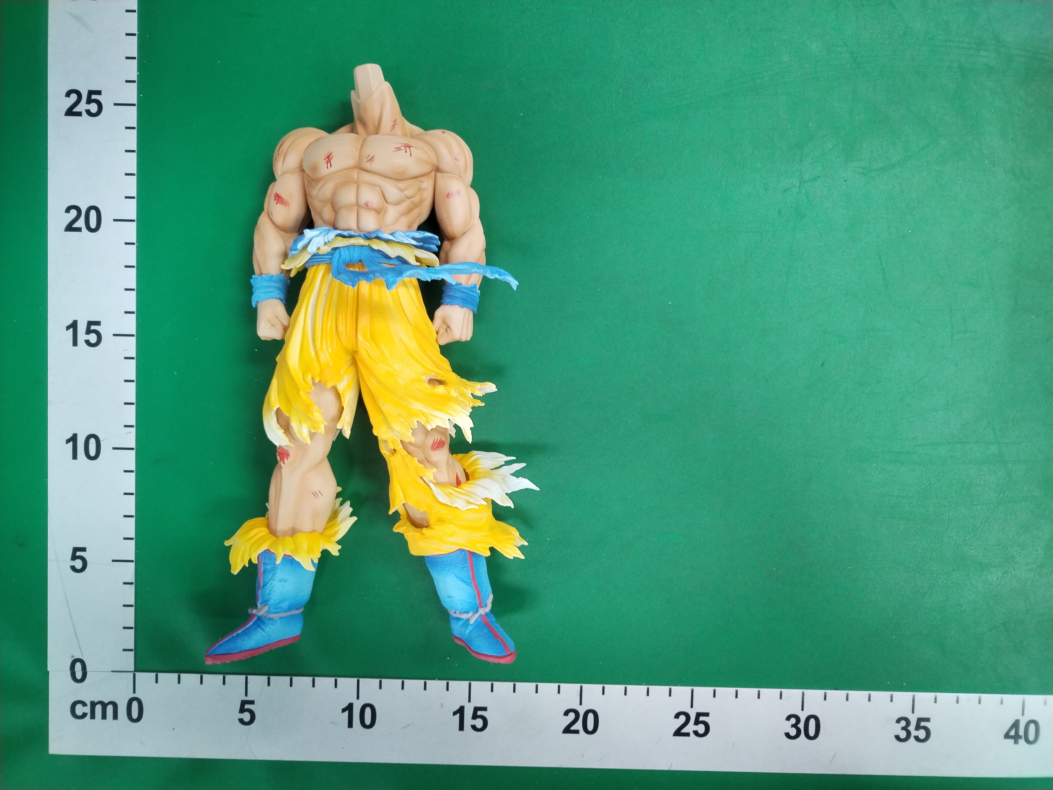 QC Photo - Dragon Ball Z Goku Battle-Scarred Figures