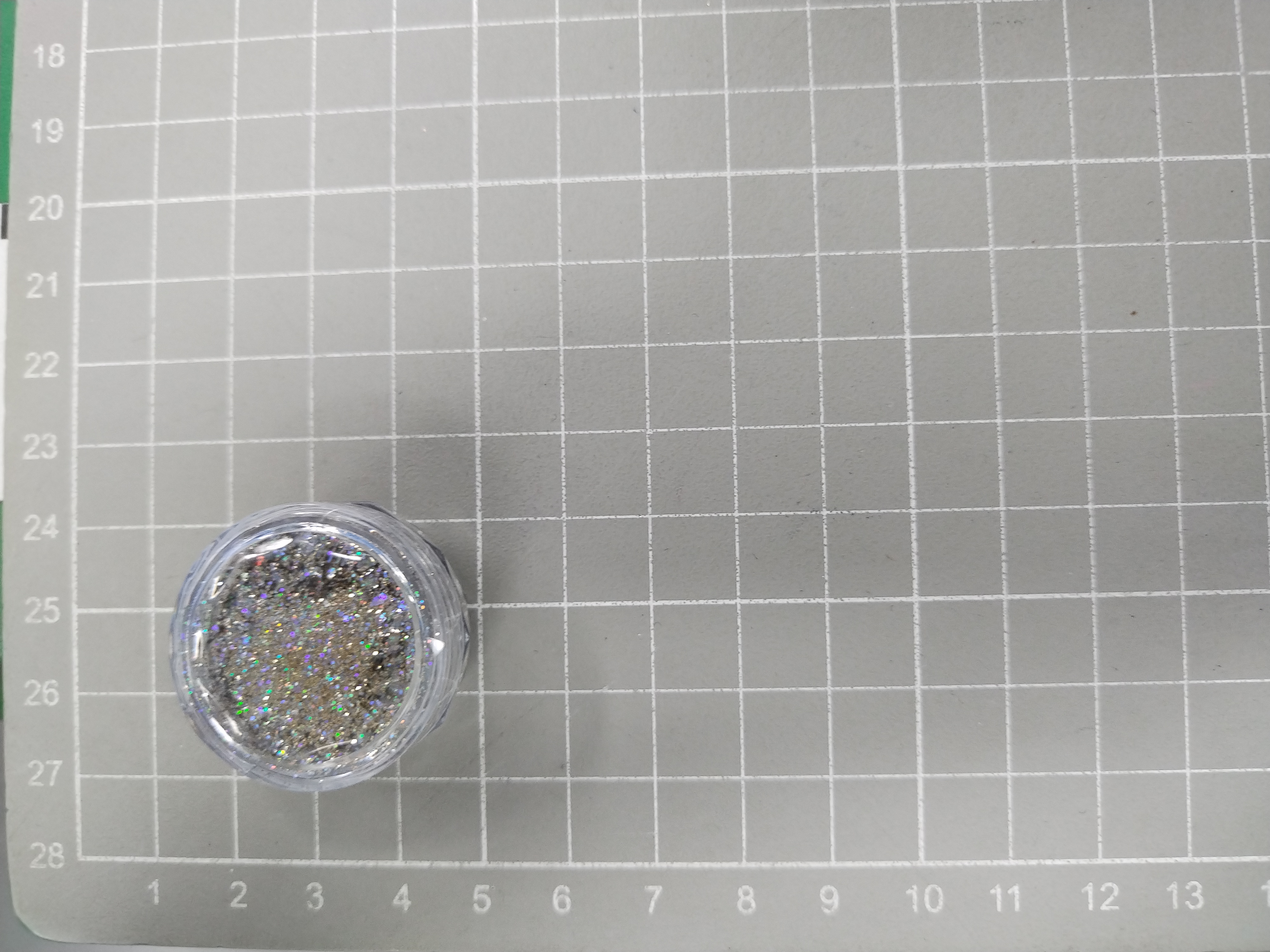 QC Photo - Women's DIY nail art glitter and sparkling decorations