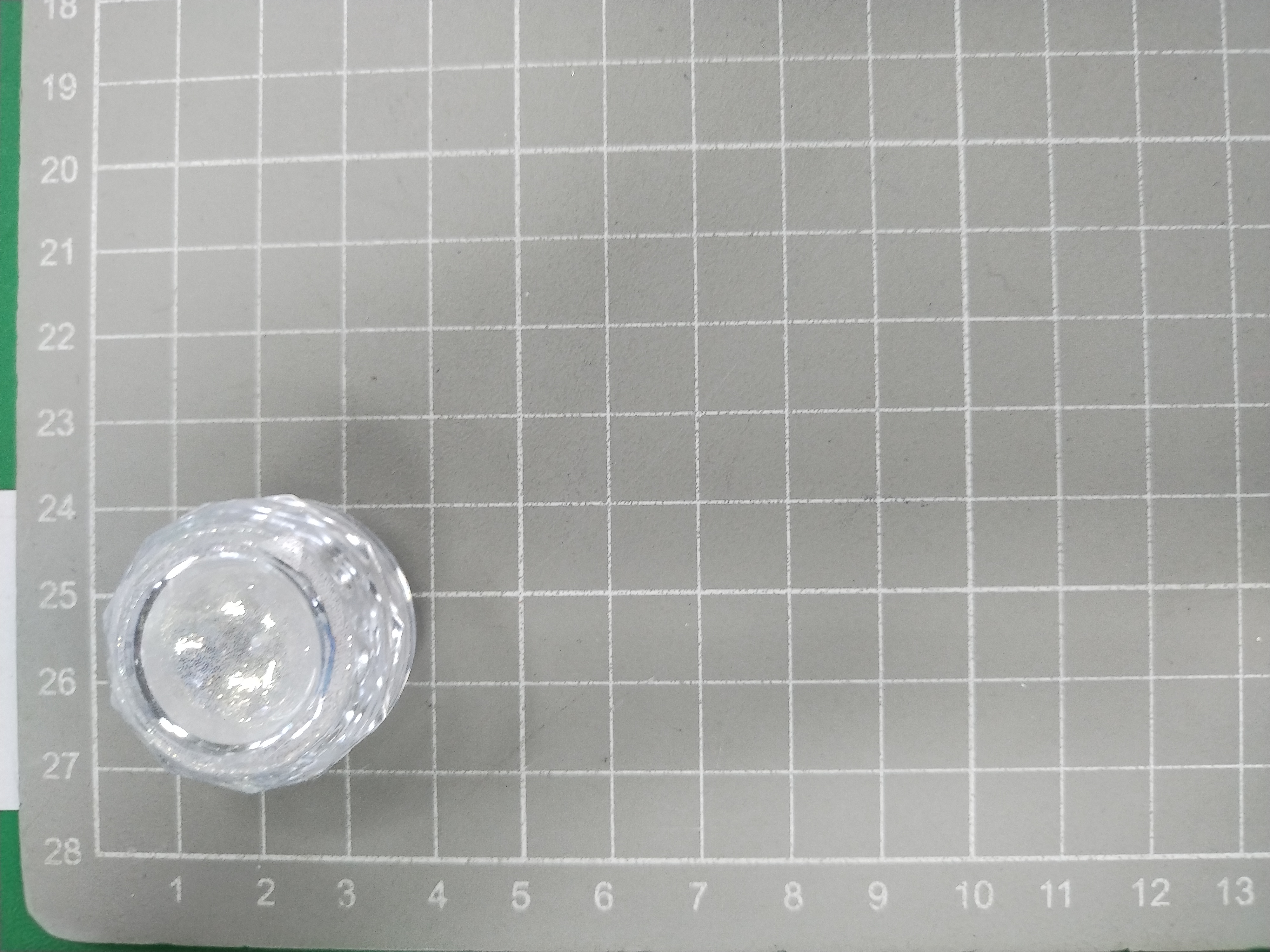 QC Photo - Women's DIY nail art glitter and sparkling decorations